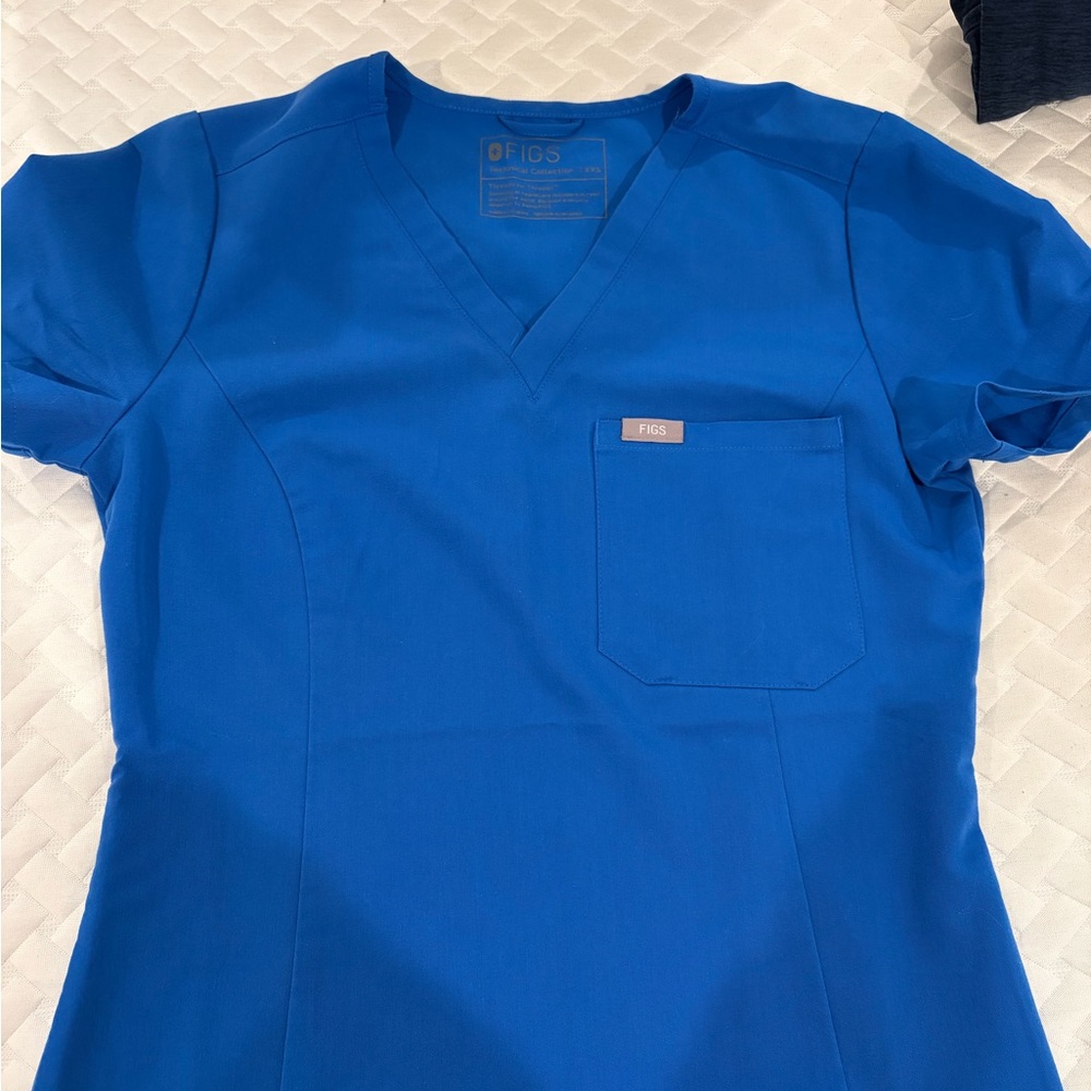 Figs Women's Short Sleeve V-Neck Top in Royal Blue slim cut